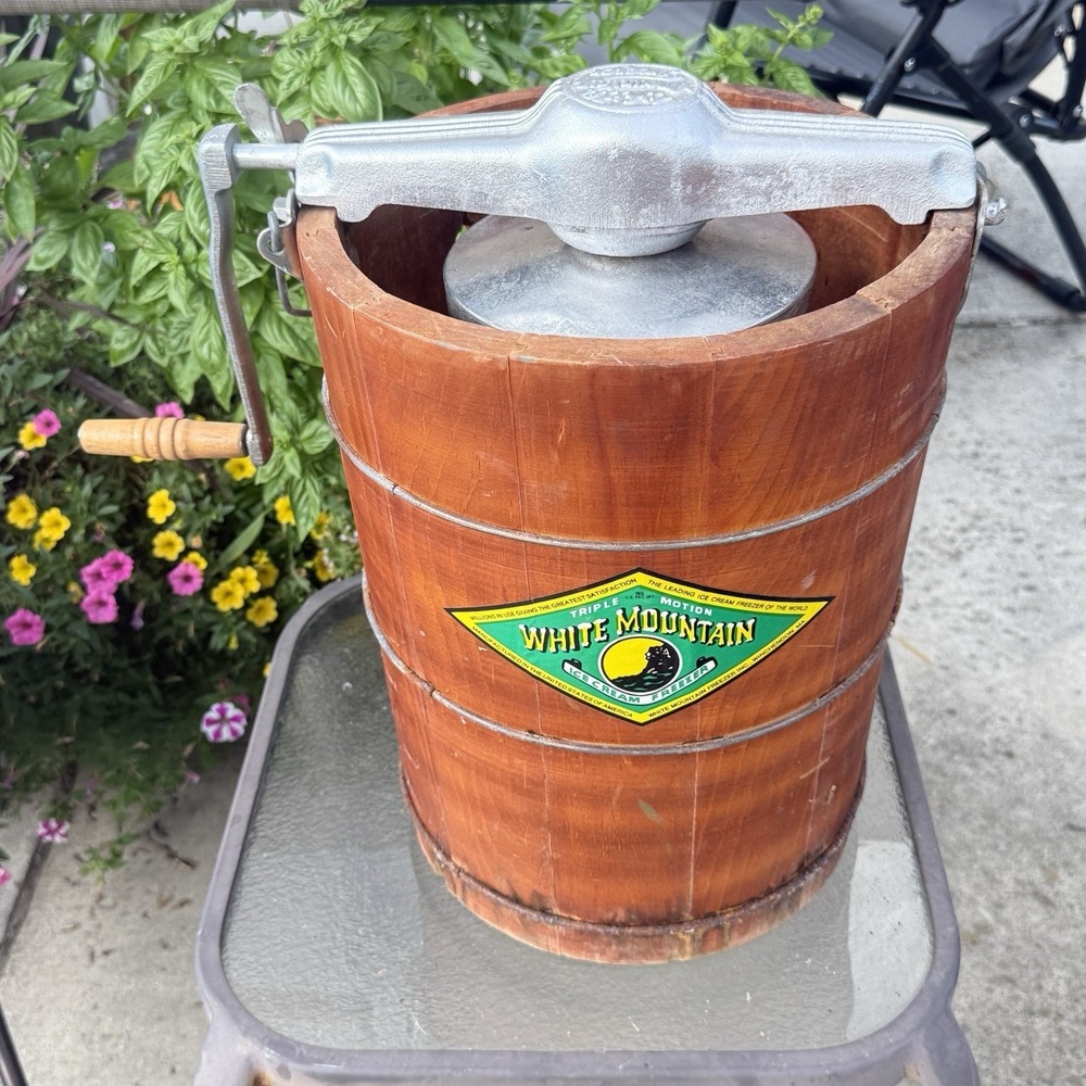 Vintage White Mountain Hand Crank Ice Cream Maker 4 Qt Wooden Bucket Complete